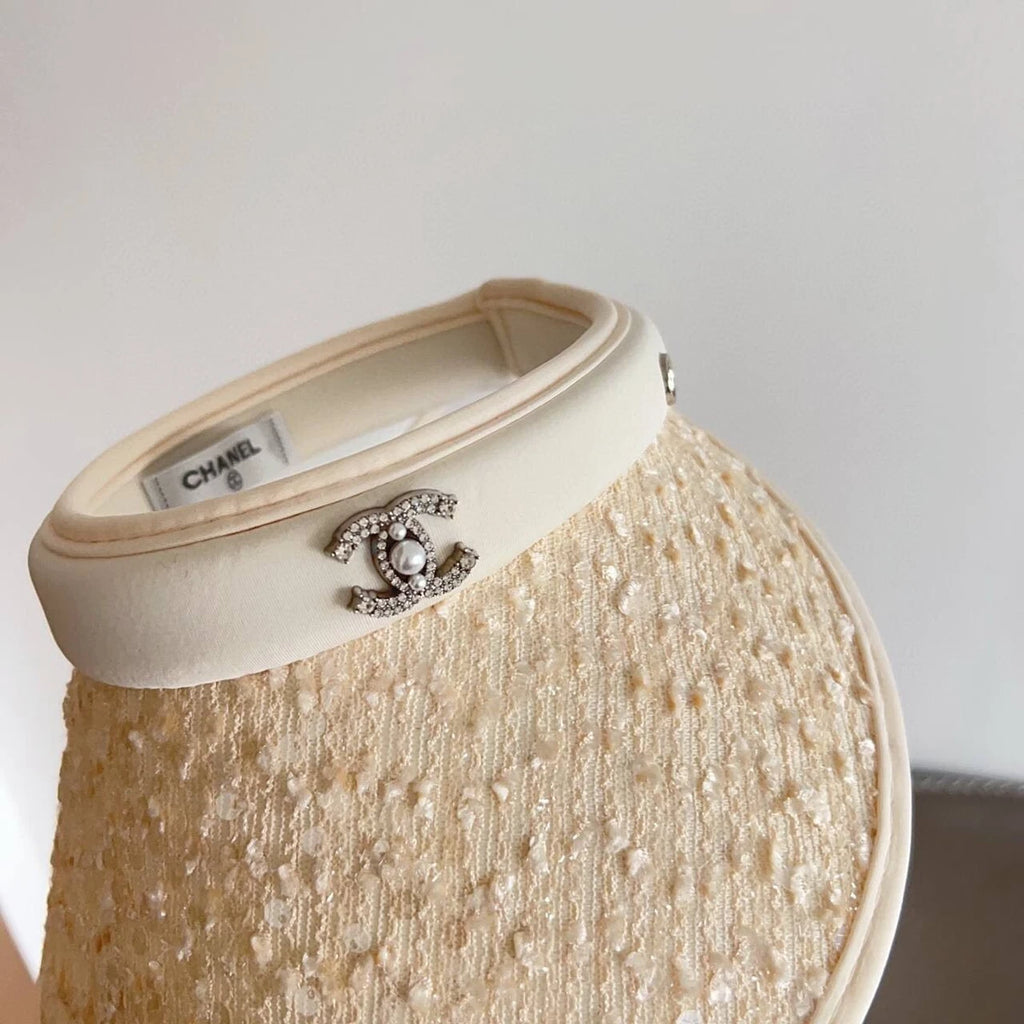 Charming headpiece from Chanel in a golden hue