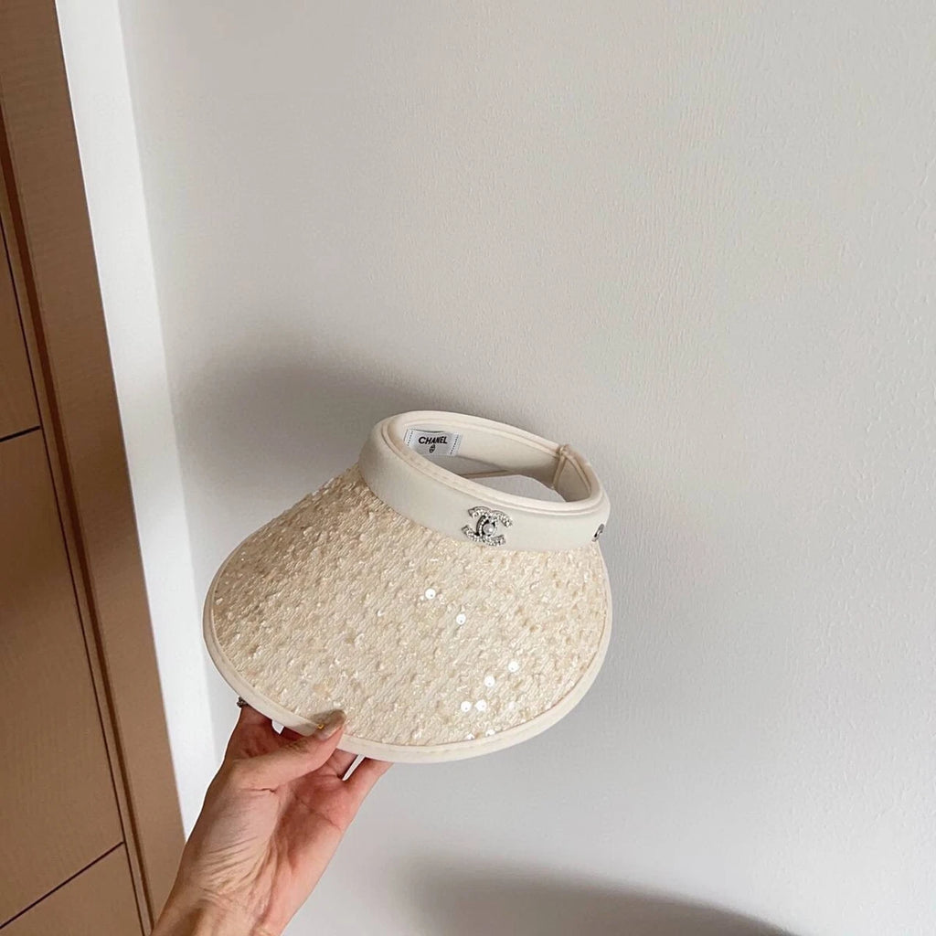 Charming headpiece from Chanel in a golden hue